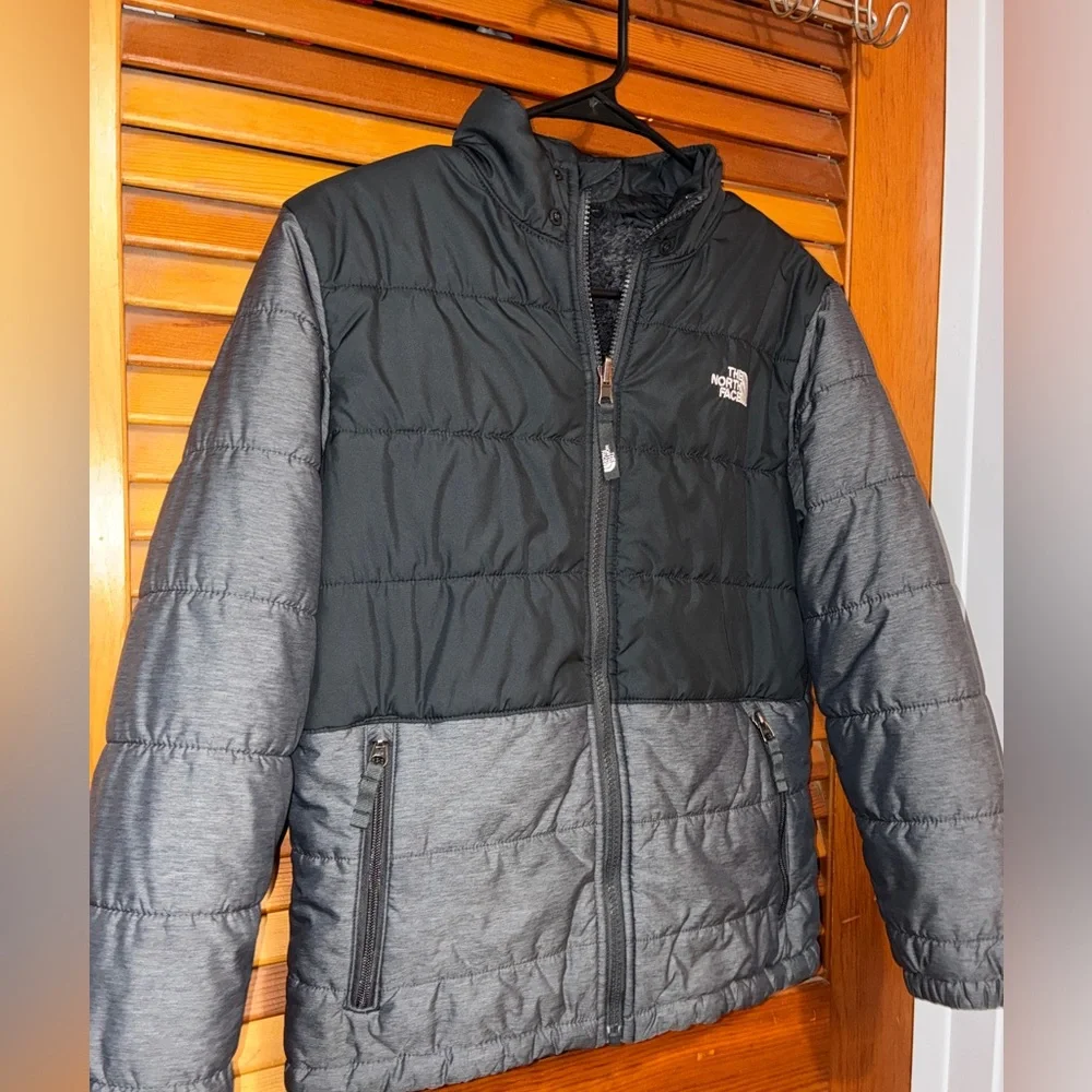 The North Face Reversible Puffer/Sherpa Jacket, black/gray- kids size XXL